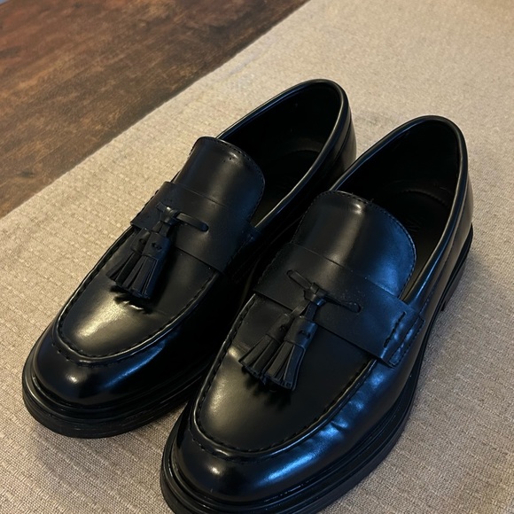 Zara Tassel Loafers - Picture 1 of 6